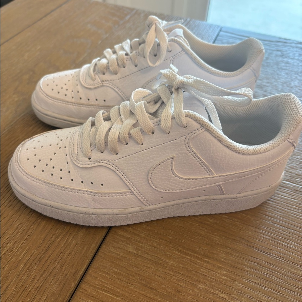 Nike woman’s size 7 White Sneakers